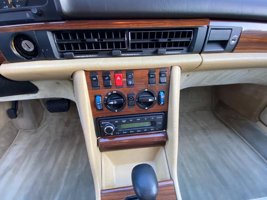 Детали интерьера Mercedes-Benz 280 SE (W126) 1983 года  (EU) (фото 38 из 62)